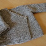 modele tricot bébé cache coeur #10
