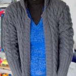 photo tricot modèle tricot gilet capuche fille 17