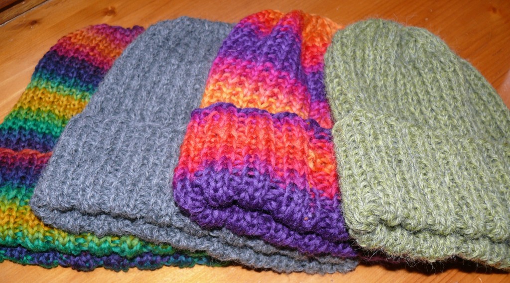 modele bonnet tricot gratuit adulte