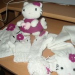 photo tricot modele tricot bonnet hello kitty