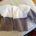 photo tricot modèle tricot bébé top down 13
