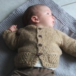 photo tricot modèle tricot bébé top down 14