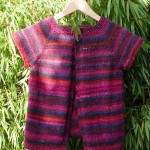 photo tricot modèle tricot bébé top down 17