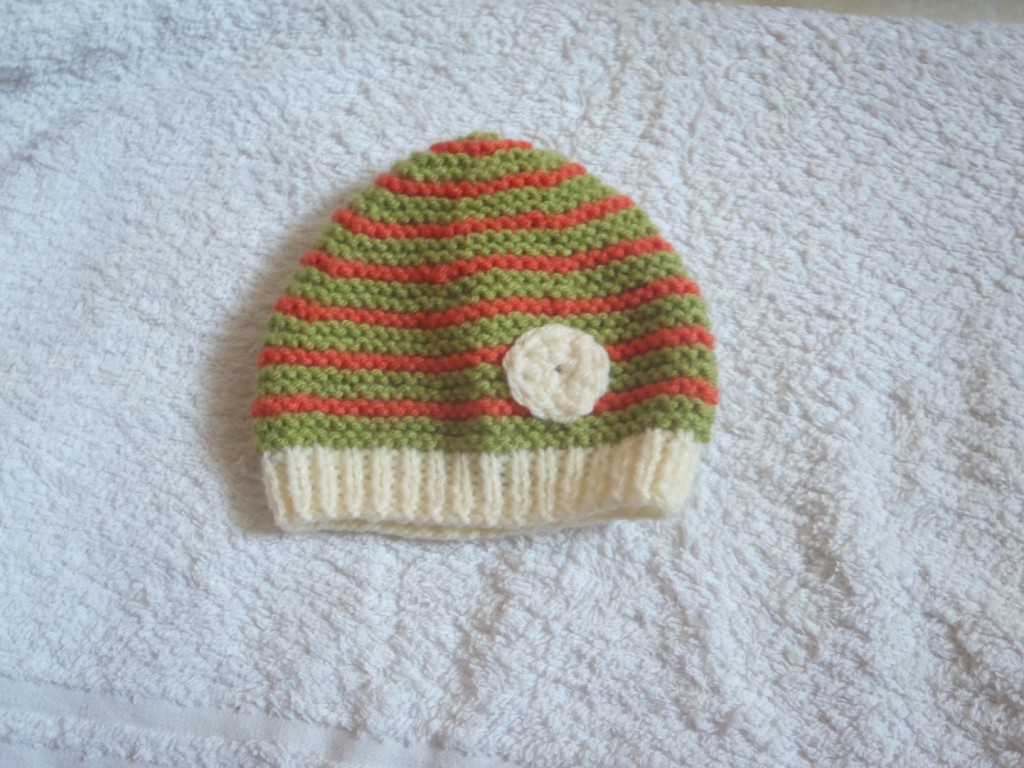 photo tricot patron tricot gratuit bonnet bébé 11
