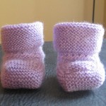 photo tricot modele tricot bebe chaussons 2