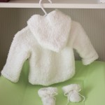 photo tricot modèle tricot gilet capuche bébé 4